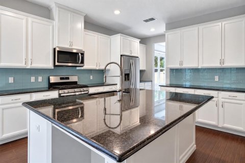 House in Windermere, Florida 4 bedrooms, 248.98 sq.m. № 2395646 - photo 13