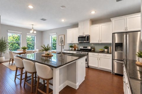 House in Windermere, Florida 4 bedrooms, 248.98 sq.m. № 2395646 - photo 14