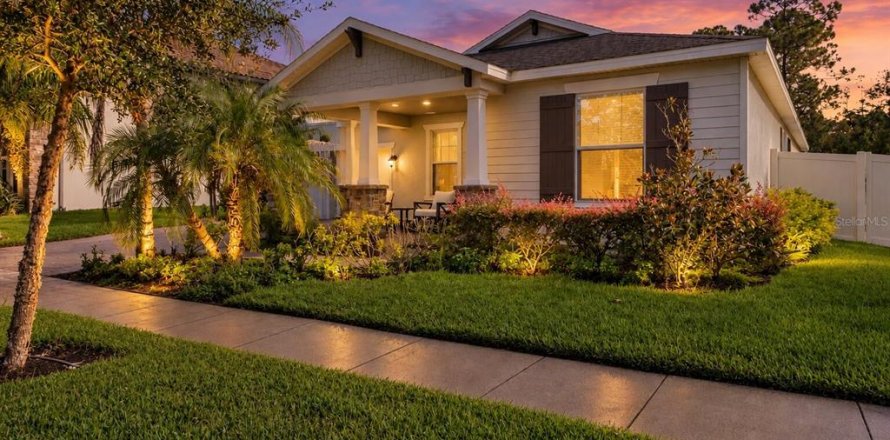 House in Windermere, Florida 4 bedrooms, 248.98 sq.m. № 2395646