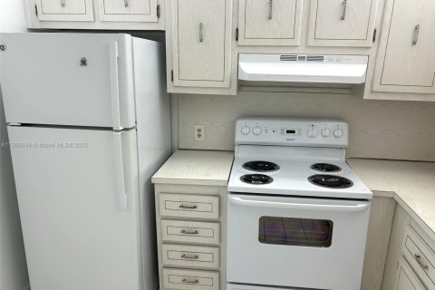 Condo in North Miami, Florida, 2 bedrooms  № 1957076 - photo 9