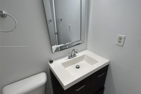 Condo in North Miami, Florida, 2 bedrooms  № 1957076 - photo 14