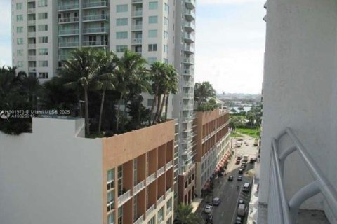 Condominio en alquiler en Miami, Florida, 1 dormitorio, 58.71 m2 № 1953333 - foto 12