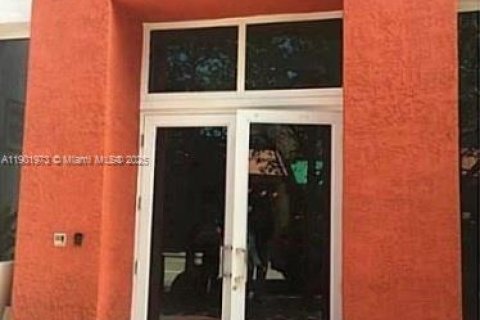 Condominio en alquiler en Miami, Florida, 1 dormitorio, 58.71 m2 № 1953333 - foto 2