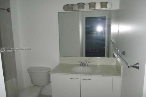 Condominio en alquiler en Miami, Florida, 1 dormitorio, 58.71 m2 № 1953333 - foto 9