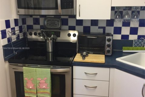 Casa en venta en Miami, Florida, 3 dormitorios, 86.4 m2 № 1951435 - foto 6
