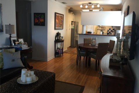 Casa en venta en Miami, Florida, 3 dormitorios, 86.4 m2 № 1951435 - foto 4