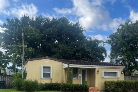 Casa en venta en Miami, Florida, 3 dormitorios, 86.4 m2 № 1951435 - foto 14
