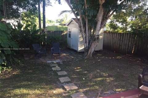 Casa en venta en Miami, Florida, 3 dormitorios, 86.4 m2 № 1951435 - foto 12
