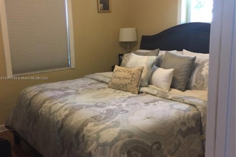 Casa en venta en Miami, Florida, 3 dormitorios, 86.4 m2 № 1951435 - foto 8