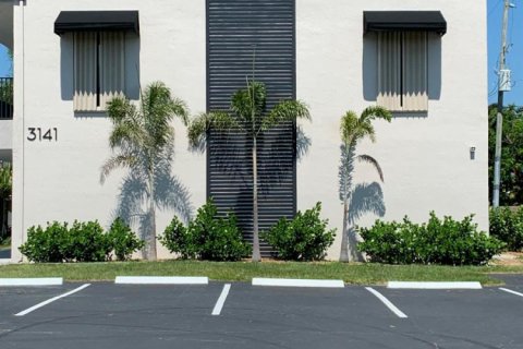 Commercial property in Lake Worth, Florida № 2176975 - photo 3