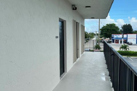 Commercial property in Lake Worth, Florida № 2176975 - photo 26