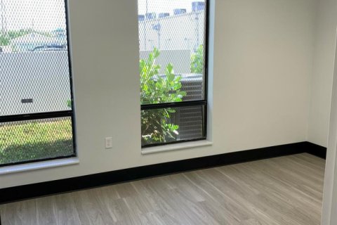 Commercial property in Lake Worth, Florida № 2176975 - photo 18