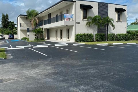 Commercial property in Lake Worth, Florida № 2176975