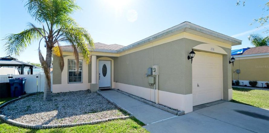 House in Palmetto, Florida 3 bedrooms, 102.19 sq.m. № 1687289