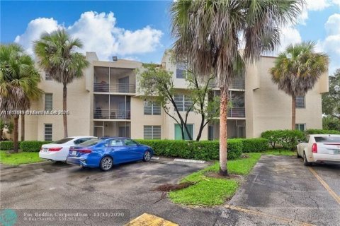 Condo in Coral Springs, Florida, 3 bedrooms № 1972300 - photo 1