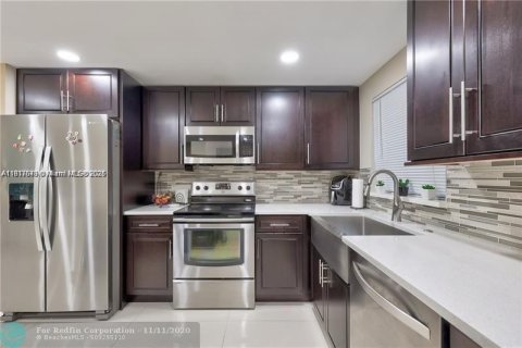 Condo in Coral Springs, Florida, 3 bedrooms № 1972300 - photo 14