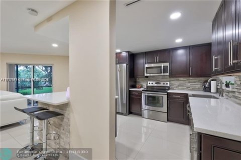 Condo in Coral Springs, Florida, 3 bedrooms № 1972300 - photo 15