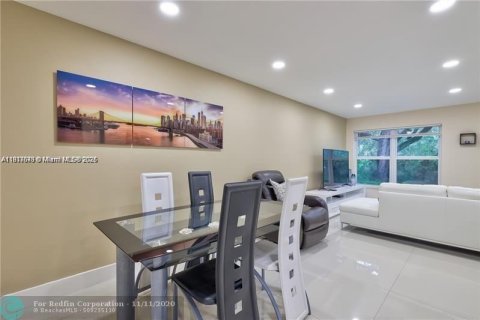 Condo in Coral Springs, Florida, 3 bedrooms № 1972300 - photo 9