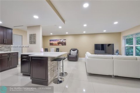 Condo in Coral Springs, Florida, 3 bedrooms № 1972300 - photo 5