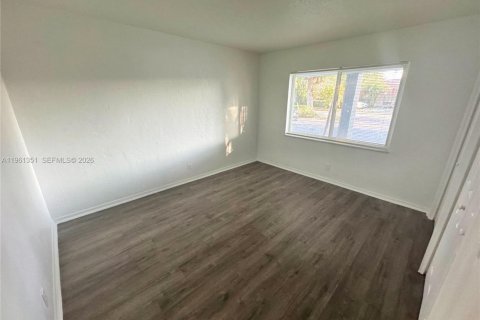 Casa en alquiler en Coral Springs, Florida, 3 dormitorios, 125.42 m2 № 2023234 - foto 7