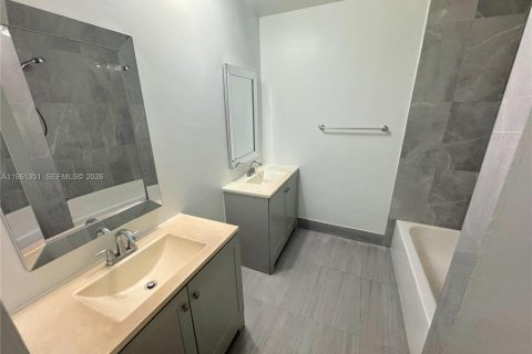 Casa en alquiler en Coral Springs, Florida, 3 dormitorios, 125.42 m2 № 2023234 - foto 13