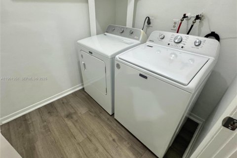 Casa en alquiler en Coral Springs, Florida, 3 dormitorios, 125.42 m2 № 2023234 - foto 11