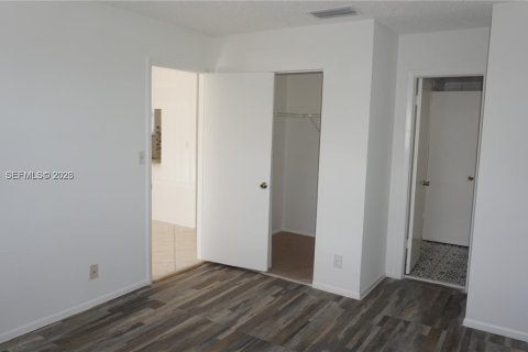 Apartment in Sunrise, Florida 1 bedroom, 51.1 sq.m. № 2040672 - photo 11