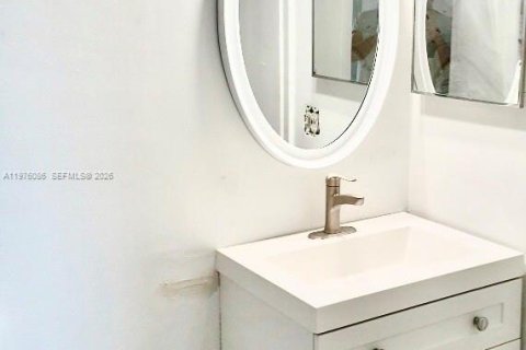 Apartment in Sunrise, Florida 1 bedroom, 51.1 sq.m. № 2040672 - photo 7