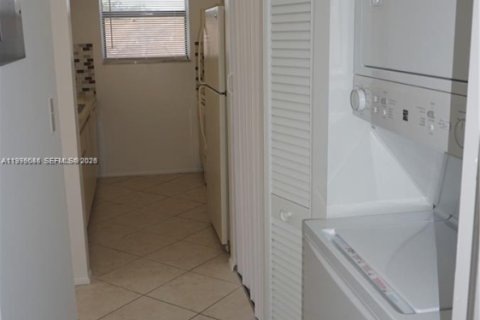 Apartment in Sunrise, Florida 1 bedroom, 51.1 sq.m. № 2040672 - photo 6