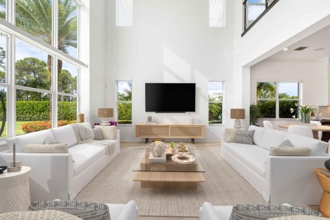 House in Jupiter, Florida 5 bedrooms, 536.32 sq.m. № 2190265 - photo 13