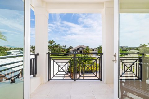 House in Jupiter, Florida 5 bedrooms, 536.32 sq.m. № 2190265 - photo 23