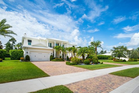 House in Jupiter, Florida 5 bedrooms, 536.32 sq.m. № 2190265 - photo 2