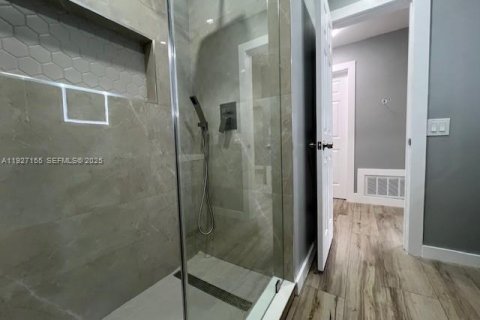 Villa ou maison à louer à Lauderhill, Floride: 2 chambres, 86.96 m2 № 1985995 - photo 24