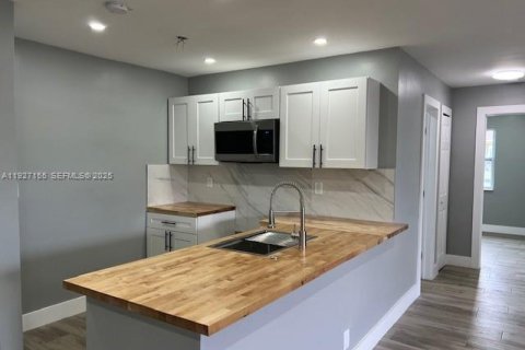 Villa ou maison à louer à Lauderhill, Floride: 2 chambres, 86.96 m2 № 1985995 - photo 6