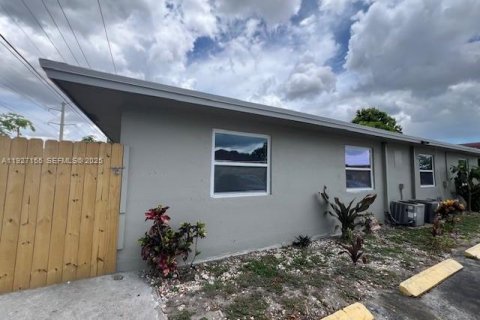 Villa ou maison à louer à Lauderhill, Floride: 2 chambres, 86.96 m2 № 1985995 - photo 2