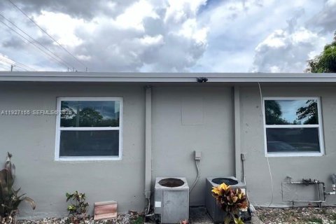 Villa ou maison à louer à Lauderhill, Floride: 2 chambres, 86.96 m2 № 1985995 - photo 4