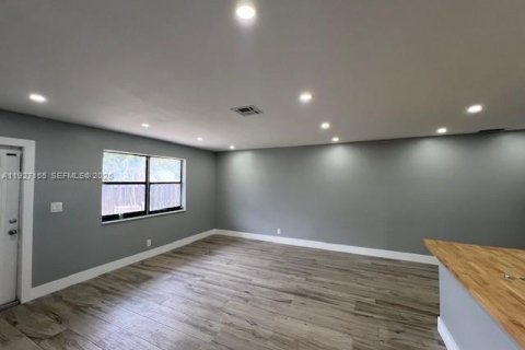 Villa ou maison à louer à Lauderhill, Floride: 2 chambres, 86.96 m2 № 1985995 - photo 9