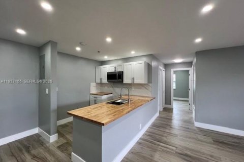 Villa ou maison à louer à Lauderhill, Floride: 2 chambres, 86.96 m2 № 1985995 - photo 7