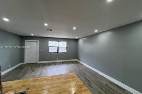 Villa ou maison à louer à Lauderhill, Floride: 2 chambres, 86.96 m2 № 1985995 - photo 13