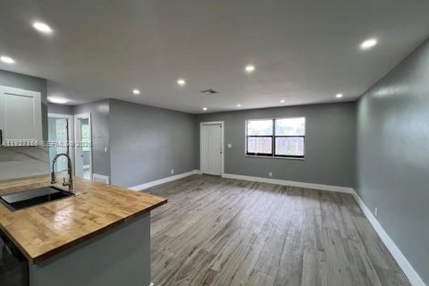 Villa ou maison à louer à Lauderhill, Floride: 2 chambres, 86.96 m2 № 1985995 - photo 15