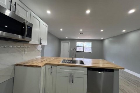 Villa ou maison à louer à Lauderhill, Floride: 2 chambres, 86.96 m2 № 1985995 - photo 10