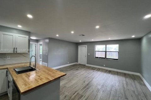 Villa ou maison à louer à Lauderhill, Floride: 2 chambres, 86.96 m2 № 1985995 - photo 14