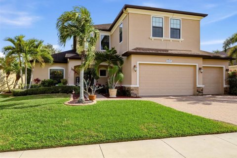 House in Bradenton, Florida 4 bedrooms, 355.82 sq.m. № 2221618 - photo 2