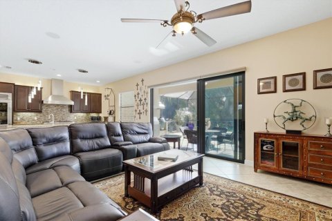 House in Bradenton, Florida 4 bedrooms, 355.82 sq.m. № 2221618 - photo 15