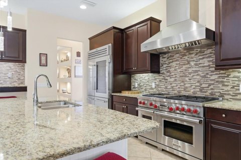 House in Bradenton, Florida 4 bedrooms, 355.82 sq.m. № 2221618 - photo 10