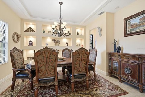 House in Bradenton, Florida 4 bedrooms, 355.82 sq.m. № 2221618 - photo 7