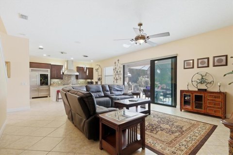 House in Bradenton, Florida 4 bedrooms, 355.82 sq.m. № 2221618 - photo 14