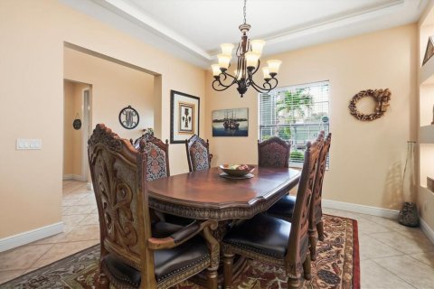 House in Bradenton, Florida 4 bedrooms, 355.82 sq.m. № 2221618 - photo 8