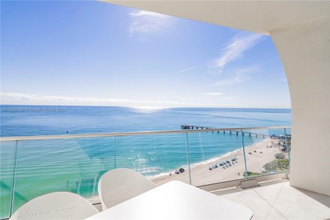 Condominio en venta en Sunny Isles Beach, Florida, 1 dormitorio, 104.52 m2 № 1938233 - foto 5