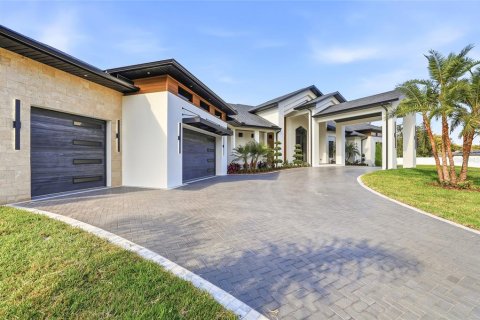 Villa ou maison à vendre à Tampa, Floride: 4 chambres, 394.46 m2 № 2144267 - photo 3